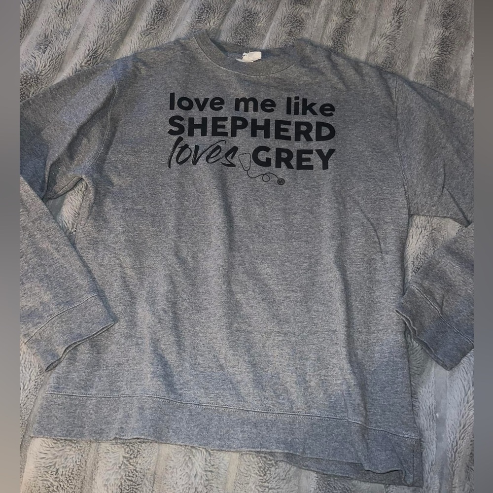 “Love me Like Shepherd Loves Grey” crewneck. Medium. Good shape! Grey’s Anatomy